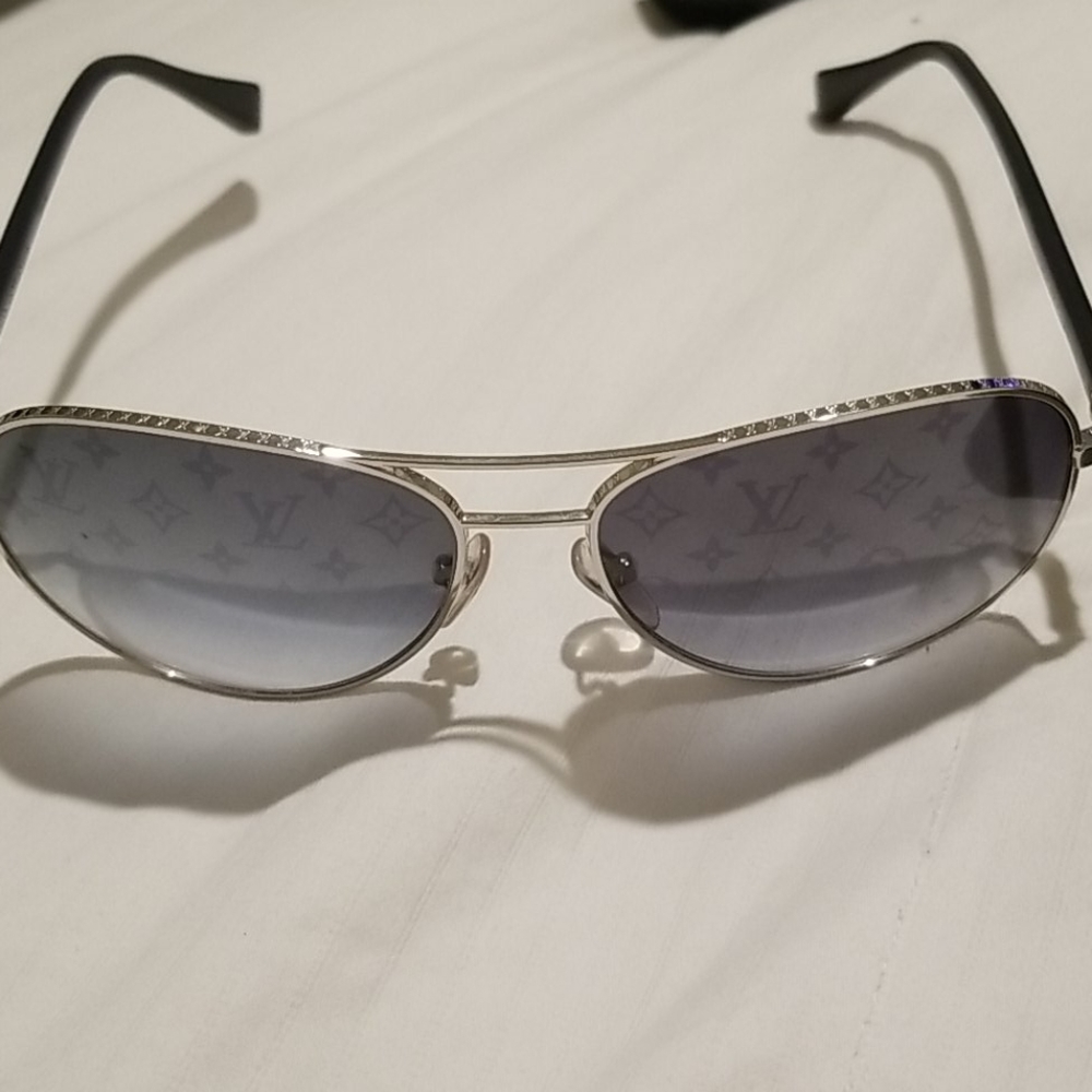 Louis Vuitton unisex big logo sunglasses
